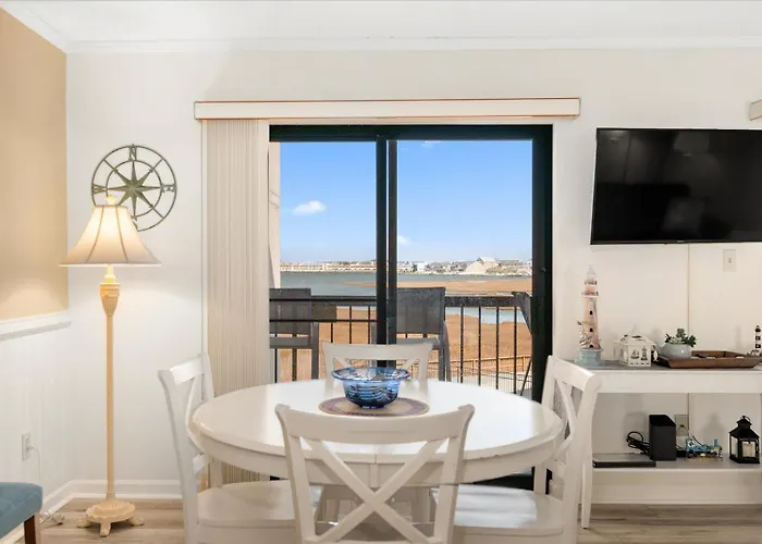 Family Friendly Bay Princess With Outdoor Pool And Bayfront Balcony!