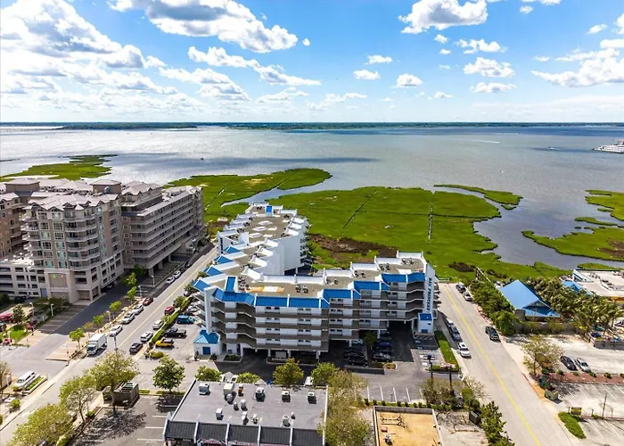 Family Friendly Bay Princess With Outdoor Pool And Bayfront Balcony!